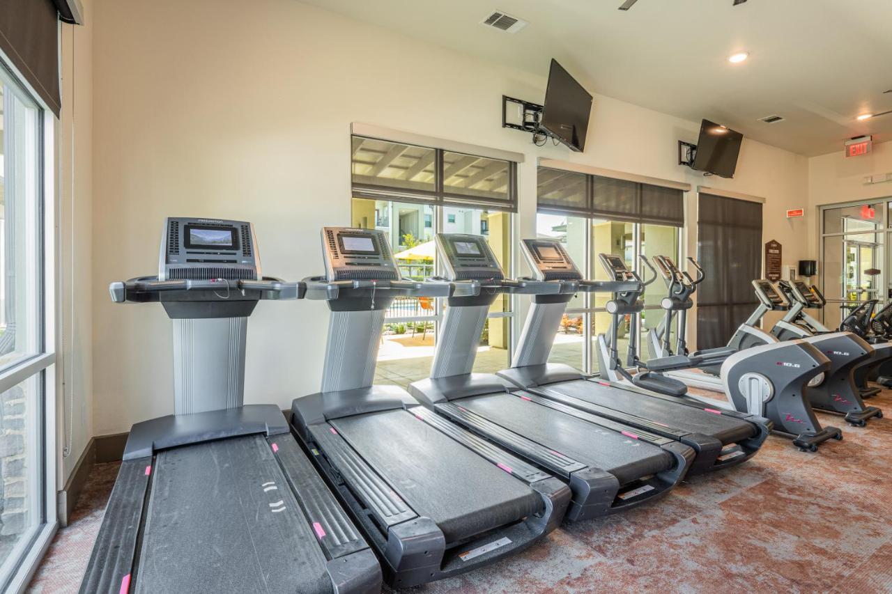 Luxe 3B/2B Getaway - Pool, Gym, Parking, Pet Wash Apartman Leander Kültér fotó