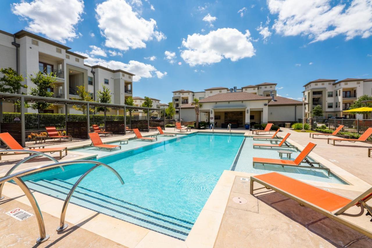 Luxe 3B/2B Getaway - Pool, Gym, Parking, Pet Wash Apartman Leander Kültér fotó