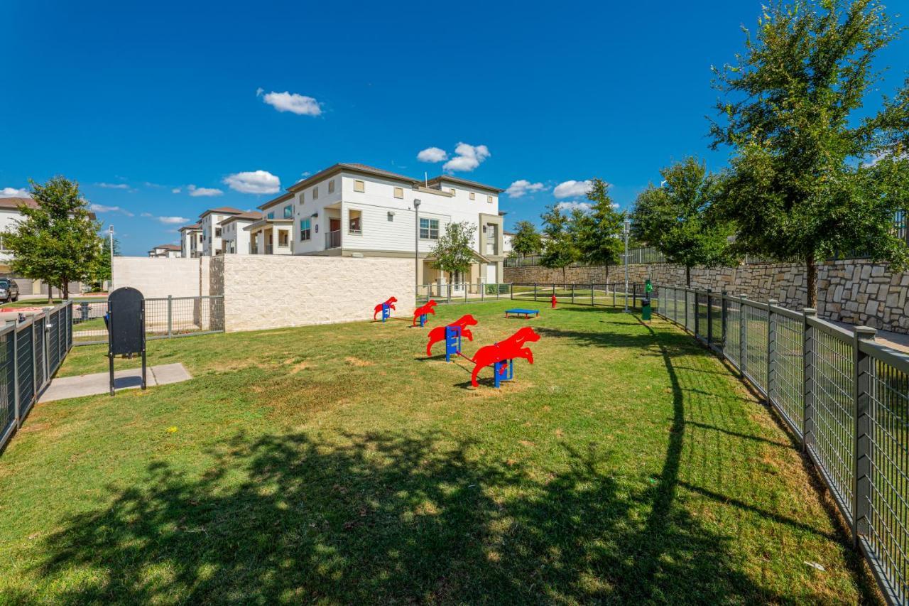 Luxe 3B/2B Getaway - Pool, Gym, Parking, Pet Wash Apartman Leander Kültér fotó