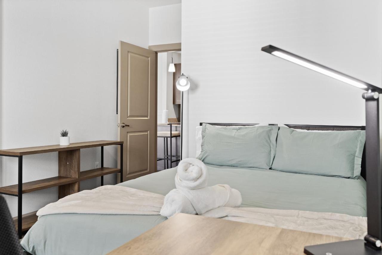 Luxe 3B/2B Getaway - Pool, Gym, Parking, Pet Wash Apartman Leander Kültér fotó