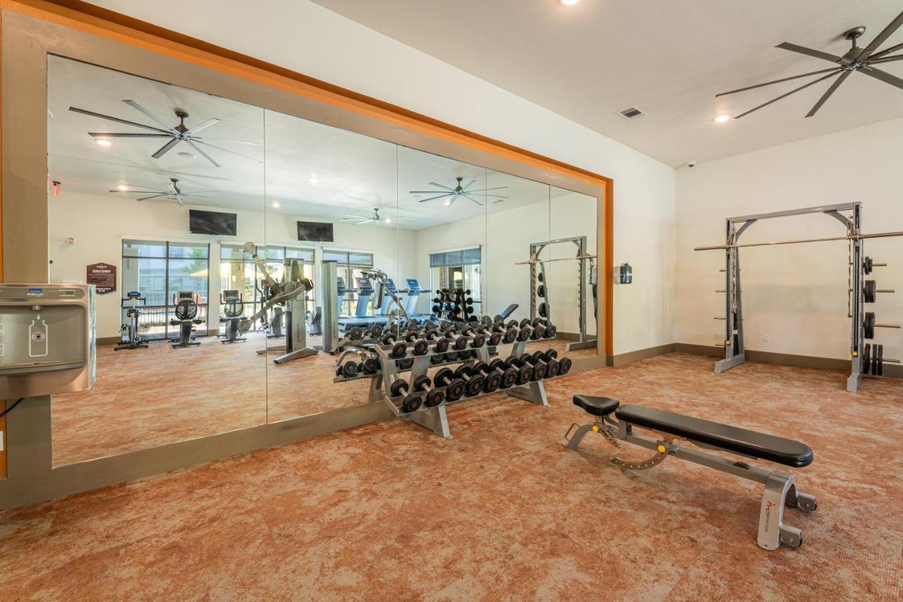 Luxe 3B/2B Getaway - Pool, Gym, Parking, Pet Wash Apartman Leander Kültér fotó